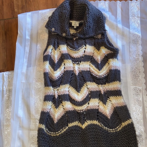 🌸🌸2Lot& Delicious Sweater 🌸 - Picture 4 of 7